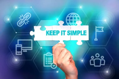 El yazısı işareti. Basit tut. İş şovu kolay bir şey isteyin. Çok fazla detaya girmeyin. Fotokopi alanı ile ilham verici iş teknolojisi kavramı.