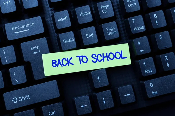 Teksten weergeven Terug naar School. Concept betekent de periode met betrekking tot het begin van een nieuw schooljaar Online browsen en verkennen, Blog Content maken, Nieuwe berichten versturen — Stockfoto