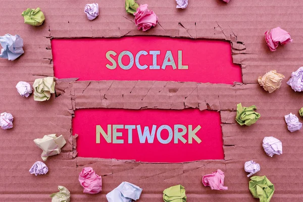 Inspiration showing sign Social Network. Word Written on a framework of individual linked by interan individualal relationship Forming New Thoughts Uncover Fresh Ideas Accepting Changes — Stockfoto