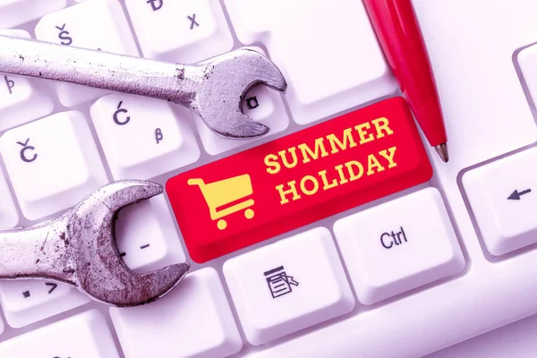 Segno di testo che mostra Summer Holiday. Parola Scritto su un periodo speciale di tempo in estate per il relax e il divertimento Abstract Presentare Ethical Hacker, Dattilografia Note creative e idee — Foto Stock