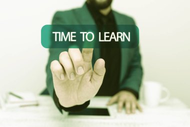 Öğrenme Zamanı sunan metin başlığı. İletişim Teknolojisi Teknolojisi Akıllı Telefon Ses ve Video Çağrısını sunan gerçeklerin ve fikirlerin bilgi edinilmesi veya anlaşılması gereğini gözden geçirin
