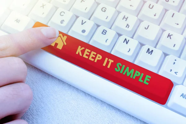 Tekst bijschrift presenteren Keep It Simple. Internet Concept vragen iets gemakkelijk te begrijpen niet in te veel detail Typing Product Ingrediënten, Abstract Presentatie Upgraded Keyboard — Stockfoto