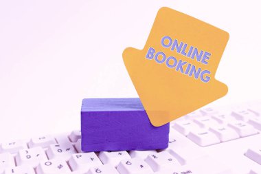 Çevrimiçi Rezervasyon Kavramsal Görünüm. İş fikri tüketicilerin yeni Fikirler ve Planlama Geliştirmesi Yazan İletişim için Bilgisayar sitesi üzerinden etkinlik için rezervasyon yapmalarına olanak sağlıyor