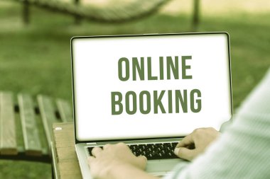 Görüntüleme metni çevrimiçi rezervasyon yazılıyor. İş fikri tüketicilere İnternet sitesi Çevrimiçi İşler ve İnsanları Uzaktan Birbirine Bağlama yoluyla etkinlik için rezerve etme olanağı sağlıyor