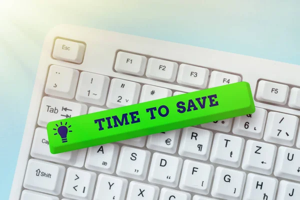 Escrever exibindo texto Time To Save. Mostra de negócios para fazer algo mais eficiente que menos tempo é necessário Compilando e digitando materiais de pesquisa on-line, enviando mensagens de bate-papo — Fotografia de Stock