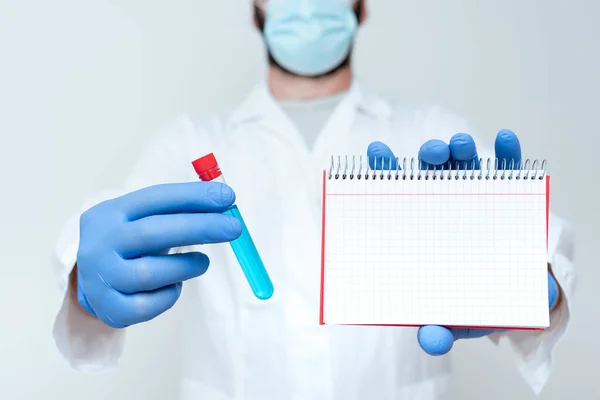 Chemist Displaying Medicine Formula, Presenting Laboratory Research, Doctor Offering Drug, Discussing Cure Effect, Giving Lectures Lessons, Explaining Scientific Problems — Stock Photo, Image