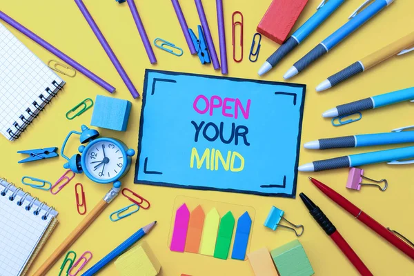 Inspiratie met teken Open Your Mind. Conceptuele foto om te kunnen verschillende ideeën of manieren van denken Flashy School en Office Supplies begrijpen Helder onderwijs en leren Collecties — Stockfoto