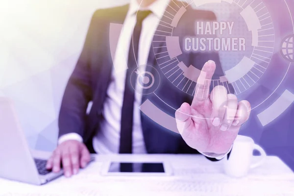 Fogalmi felirat Happy Customer. Koncepció jelentése legmagasabb elégedettségi arány az áru vettek Bussiness Man Ülő asztal Laptop és telefon mutató Futurisztikus technológia. — Stock Fotó