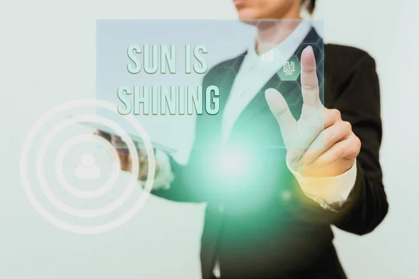 Schriftzug Sun Is Shining. Konzept bedeutet, dass es etwas ist, das Wärme, Glück und Vergnügen verbreitet Inspirierendes Business-Technologie-Konzept mit Kopierraum — Stockfoto