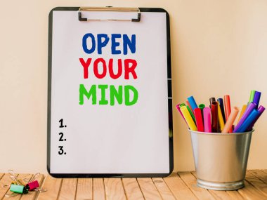 Zihnini Aç tabelasını göster. İnternet kavramı, kopyalama alanı ile farklı fikirleri ya da düşünme şekillerini anlayabilmek için ilham verici iş teknolojisi kavramına sahiptir.