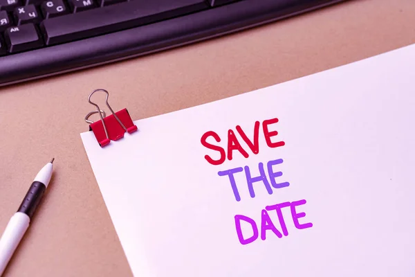 Tanda tulisan tangan Save The Date. Konsep yang berarti penyelenggara acara yang baik membuat hari penyelenggara acara khusus Konsep teknologi bisnis inspirasional dengan ruang fotokopi — Stok Foto