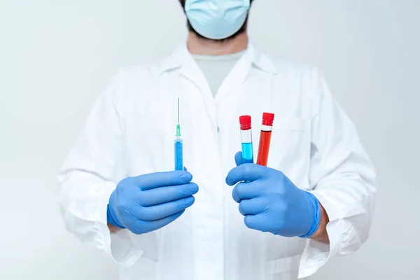 Químico Explica Programa de Vacinação, Procedimentos de Prevenção de Vírus, Experimentação Laboratorial, Cientista de Pesquisa Apresentando Cura Médica, Derrotar Infecções — Fotografia de Stock