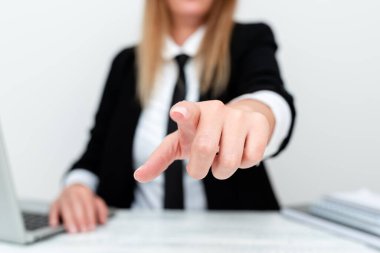 Şirket Sorunu Açıklama, İhtilaf Sağlama Çözümleri, Yeni İş Tartışması, Büyük Proje Önerme, Çalışan Prosedürü Değerlendirmesi, İş Görüşmeleri Fikirleri