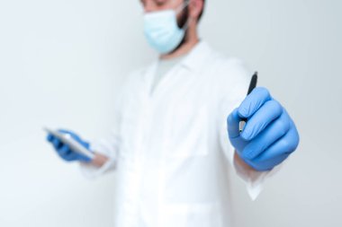 Yeni Teknolojiyi Gösteren Bilim Adamı, Tıbbi Tavsiye Veren Doktor, Kimyacı Bilim Dersleri Tartışmaları, İş Giyimi Koruyucu Vitesler