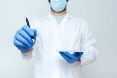 Yeni Teknolojiyi Gösteren Bilim Adamı, Tıbbi Tavsiye Veren Doktor, Kimyacı Bilim Dersleri Tartışmaları, İş Giyimi Koruyucu Vitesler