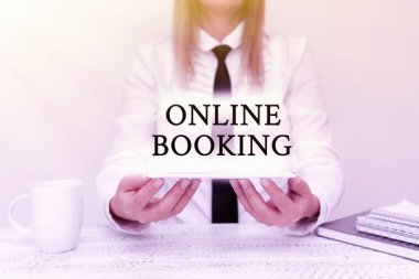 Online Rezervasyon 'u gösteren metin işareti. İş fikri tüketicilere, Stajyerin Yeni Bir İş Bulma ve Öğrenci Raporu Sunumu Çalışmaları İnternet sitesi aracılığıyla etkinlik için rezervasyon yapma olanağı sağlıyor