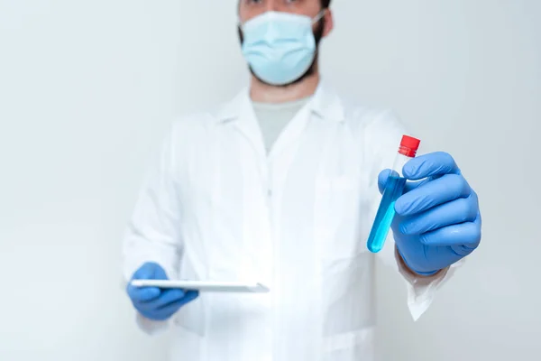 Researcher Displaying Liquid Sample, Chemist Presenting Cleaning Fluid, Laboratory Experiment Ideas, Giving Lectures Lessons, Explaining Scientific Problems — Stock Photo, Image