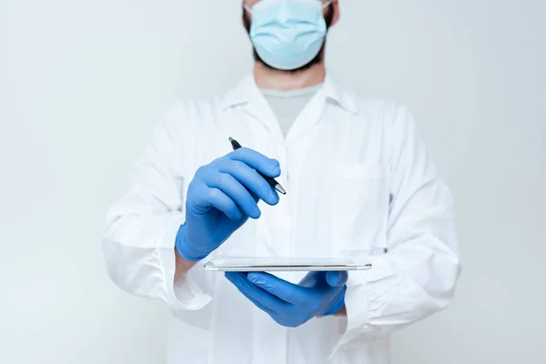 Scientist Demonstrating New Technology, Doctor Giving Medical Advice, Chemist Science Lectures Discussions, Wearing Occupation Workwear Protective Gears — Stock Photo, Image