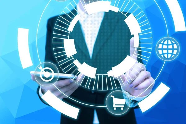 Lady in uniform staande telefoon in de hand te drukken Virtual Globe Button, Zakendoen vrouw dragen Mobile Poining voor nieuwe futuristische technologieën. — Stockfoto
