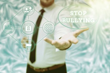 El yazısı metni. Kabadayılığı bırak. Mağdurlara yönelik şiddete karşı yürüttükleri kampanyayı dile getiren iş konsepti Gentelman Uniform Yeni Gelecek Teknolojileri 'ni elinde tutuyor.