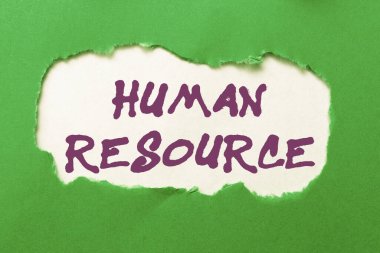 İnsan Kaynaklarını gösteren bir tabela. Kavramsal fotoğraf. Elemanlarla ilgilenen eleştirel bir bölüm ve çalışanlar Yeni Fırsatlar Yeni Fikirler Bulma Fikirleri İlerleme Sınırı 'nı keşfediyorlar.