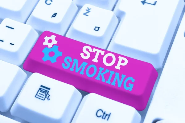 手写体符号停止吸烟。停止或停止使用烟瘾提供速度打字课程和提示，提高键盘精确度 — 图库照片