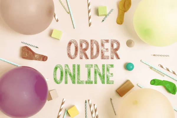 Signo de texto que muestra Order Online. escaparate de negocios Comprar bienes y servicios de los vendedores a través de Internet Coloridos diseños de fiesta de cumpleaños Ideas de planificación de celebraciones brillantes — Foto de Stock