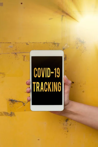 Textskylt som visar Covid 19 Tracking. Affärsidé Utmärkande process för möjliga smittade individer Röst- och videosamtalskapacitet Ansluta människor tillsammans — Stockfoto