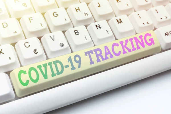 Skylt med Covid 19 Tracking. Affärsidé Utmärkande process för eventuella infekterade individer Skriva Online Medlem Namn Listor, Skapa nya kalkylblad Filer — Stockfoto