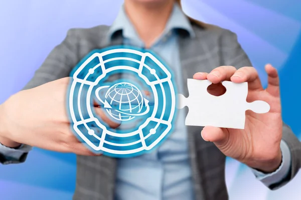 Business Woman Holding Pointing At Jigsaw Puzzle Piece Lås upp ny futuristisk teknik. Palm bär pussel del visar lösa sena innovativa virtuella idéer. — Stockfoto