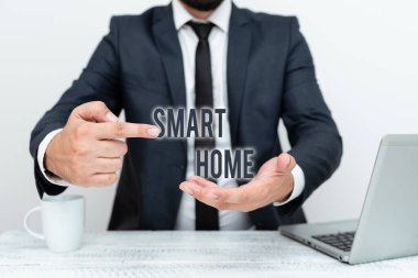 Akıllı Ev 'i gösteren tabela. Bunun anlamı, donanımlı ev telefon ya da bilgisayar uzaktan kumandalı ofis işi çevrimiçi iş planı ve tasarım ile kontrol edilebilir.