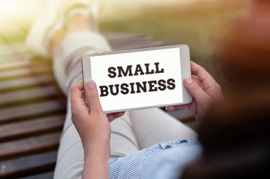 Kavramsal gösterim Küçük İş. Kavramsal fotoğraf, sınırlı büyüklükteki Ses ve Görüntü Çağrı Yetenekleri İnsanları Birleştiren Bireysel bir işletmedir