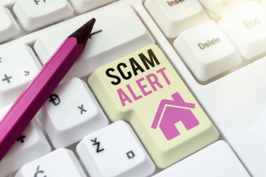 Metin İzleme Uyarısı yazılıyor. Dolandırıcılıkla yazılan sözcük, onu Çevrimiçi Üye İsim Listeleri 'ni yazmaya, Yeni Çalışma Kağıdı Dosyaları oluşturmaya ikna ederek kurbandan para elde eder.