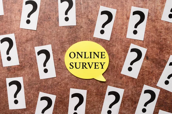 Handskrift tecken Online Survey. Begreppet mening Omvärdering Feedback Undersökning Tillfredsställelse Betygsätt vittnesmål Framsteg i att lösa problem Genombrott Nya mönster och idéer — Stockfoto
