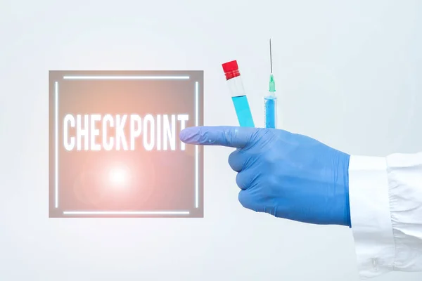 Legenda do texto apresentando Checkpoint. Abordagem de negócios entrada tripulada, onde os viajantes estão sujeitos a verificações de segurança Químico Apresentando infecção cura, Doutor Exibindo vacina contra vírus — Fotografia de Stock