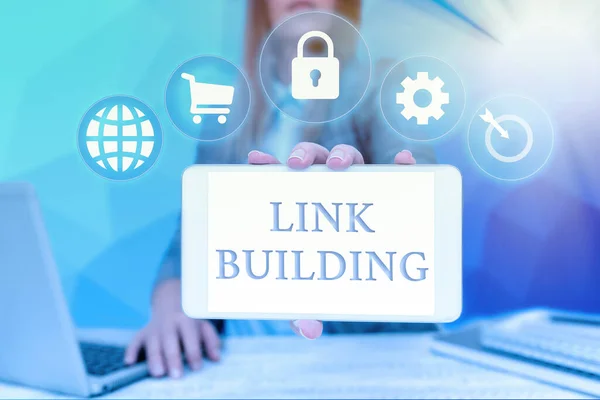 링크 빌딩 (Link Building) 은 다음을 가리킨다. Business idea SEO Term Exchange Links Acquire Hyperlinks Indexed Business Woman Setting In Office Holding Mobile Display Futuristic Ideas. — 스톡 사진