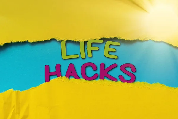 Titulek s textem Life Hacks. Slovo za strategií nebo technikou přijaté k efektivnímu řízení činností Abstraktní objevování významu nového života, osvojení si koncepce vlastního rozvoje — Stock fotografie