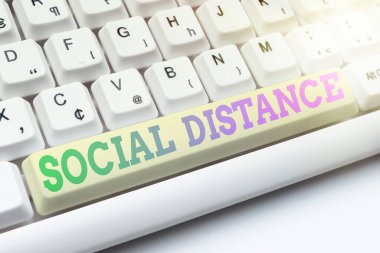 Sosyal Mesafe ilhamını gösteren metin. Çevrimiçi Üye İsim Listelerini Yazmak, Yeni Çalışma Tablosu Dosyaları Oluşturmak, Kamu Sağlığı Güvenliği için Yüksek Aralıklı Fiziksel Mesafeyi Korumak İş Gösterisi