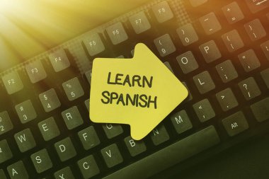 Kavramsal başlık İspanyolca öğren. İspanya 'nın ulusal dilinde yazma ve konuşma eğitimi için kelime Düzenleme ve yeniden yazma Raporlama Hataları, Çevrimiçi Dükkan Envanteri Yazma