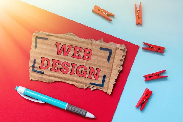 Letrero de escritura a mano Diseño Web. Creación de sitios web de fotos conceptuales que incluye diseño, contenido y gráficos Ideas y diseños artesanales simples Reciclaje de materiales usados — Foto de Stock