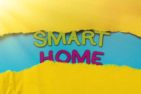 Textová značka ukazující Smart Home. Koncept znamená, že vybavený domov lze ovládat na dálku telefonem nebo počítačem Abstraktní objevování smyslu nového života, osvojení si koncepce vlastního rozvoje — Stock fotografie
