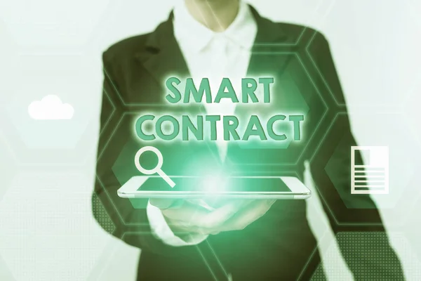 Writing displaying text Smart Contract. Business concept digital agreement to control the transfer of digital currencies Woman In Suit Standing Using Device Showing New Futuristic Virtual Tech. — Stock Photo, Image