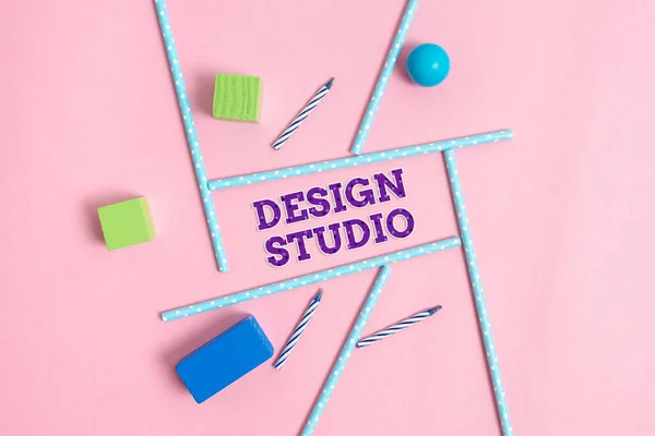 Натхнення, що показує вивіску Design Studio. Бізнес-концепція робоче середовище спеціально для дизайнерів і ремісників Барвисті вечірки народження Дизайн яскраві ідеї планування святкування — стокове фото