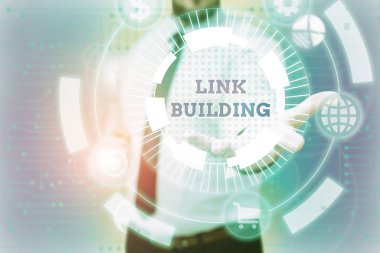 El yazısı tabelası Link Binası. SEO Dönem Değişimi Bağlantıları Hipotezi Endeksli Gentelman Üniforması Yeni Gelecek Teknolojileri Tutuyor.
