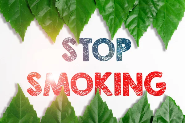 展示戒烟标志。停止使用或停止使用禁烟、环保理念和计划、创造可持续产品 — 图库照片