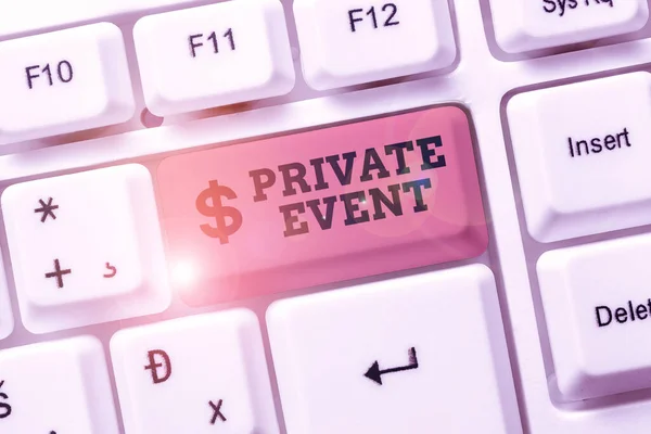 Leyenda conceptual Evento privado. Word for Exclusive Reservations RSVP Invitational Seated Abstract Programmer Typing Antivirus Codes, Retyping Debug Codes — Foto de Stock