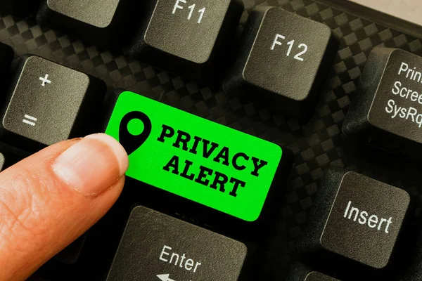 Didascalia di testo che presenta Privacy Alert. Foto concettuale avverte l'utente dal rischio che potrebbe rubare i dati Abstract Gathering Investigation Clues Online, Presenting Internet Ideas — Foto Stock