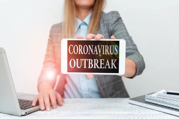 Pantalla conceptual Brote de Coronavirus. Negocios muestran enfermedad infecciosa causada por recién descubierto COVID19 Asesor Financiero Dar Consejos de Ahorro de Dinero, Empresario Discutiendo ofertas — Foto de Stock