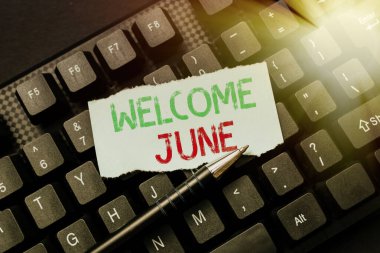 El yazısı tabelası. Hoş geldin June. İş Konsepti Takvimi 6. Ay İkinci Çeyrek: 30 Gün Çevrimiçi Günlükler Yaratmak, Yeni Yazılar Yazmak, Yeni Başlıklar Yapmak