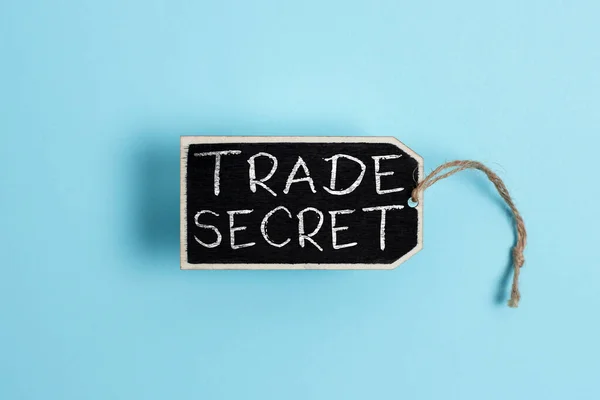 Handwriting text Trade Secret. Word Written on Confidential information about a product Intellectual property Collection of Blank Empty Sticker Tags Tied With A String For Information Label Sign — Stock Photo, Image